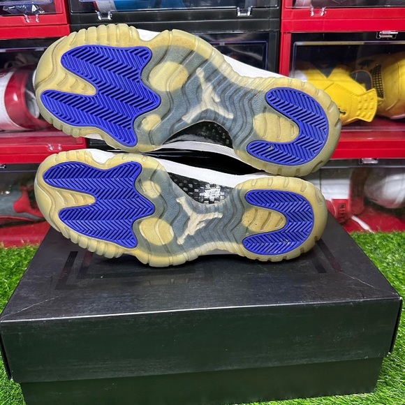 Jordan 11 space jams 2016 size 8 - Picture 4 of 4